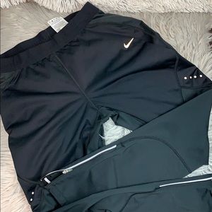 NIKE all weather waterproof running leggings.